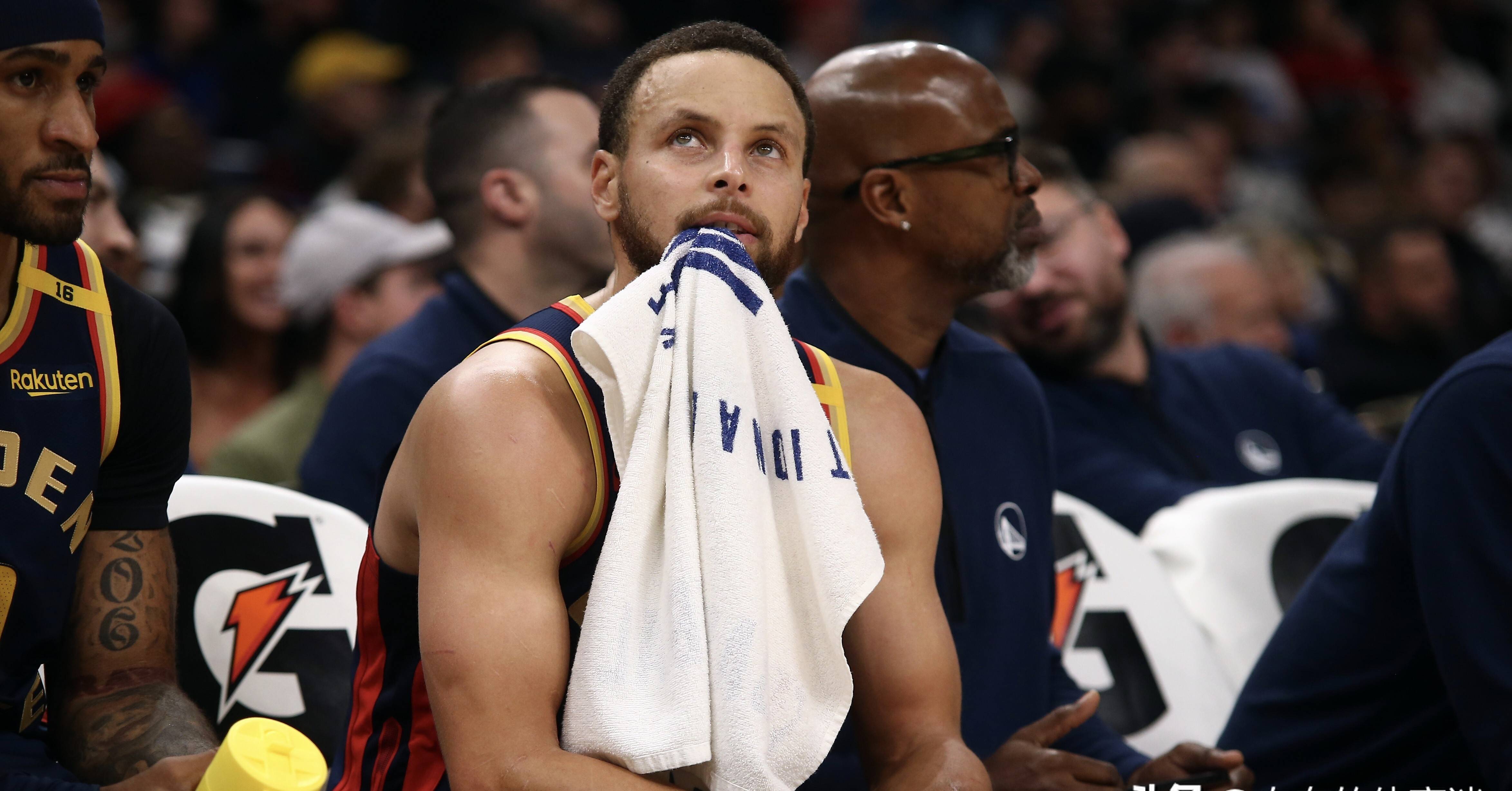 包含库里迎来五赛季高光表现，巴黎圣日耳曼球迷沸腾！的词条